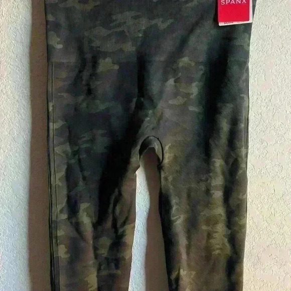 SPANX Look At Me Now Leggings Shaping Support Green Camo Seamless Leggings M - Picture 3 of 9
